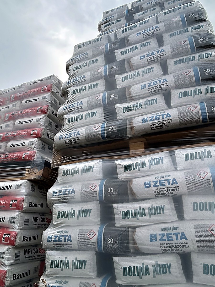 Cementy i zaprawy — worki na palecie