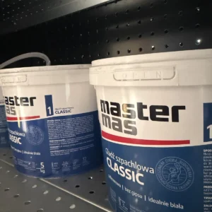 Wiadra gładzi MasterMas Classic 5 kg na regale w magazynie hurtowni Szach-Mat w Kłobucku