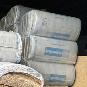 Paczki płyt z wełny szklanej Knauf Insulation Ekoboard 100 mm w magazynie hurtowni Szach-Mat w Kłobucku